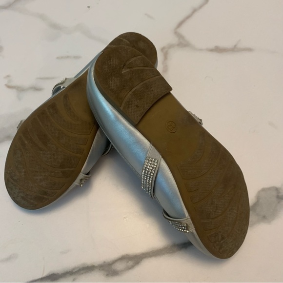 Taxi Girl silver dress shoes size 1 - Picture 3 of 4
